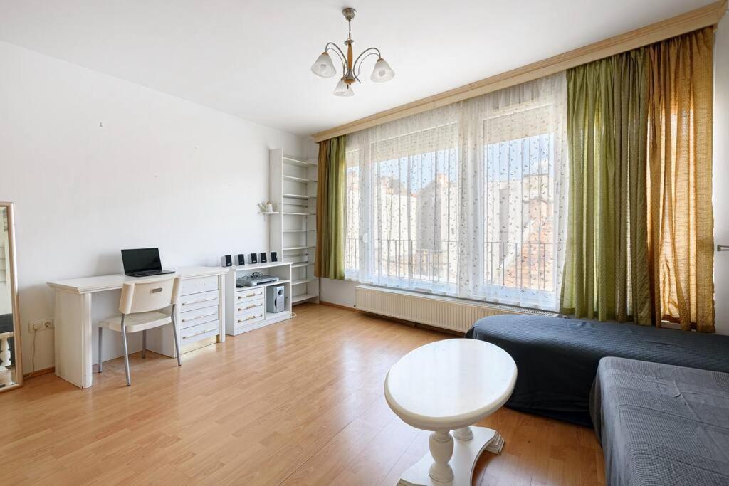 Lovely Apartment In City Centre For 4 Guests Budapeşte Dış mekan fotoğraf