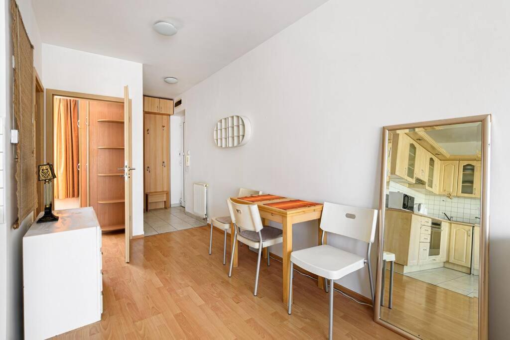 Lovely Apartment In City Centre For 4 Guests Budapeşte Dış mekan fotoğraf